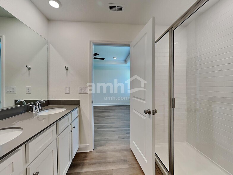 Building Photo - 27154 St Andrews Ave