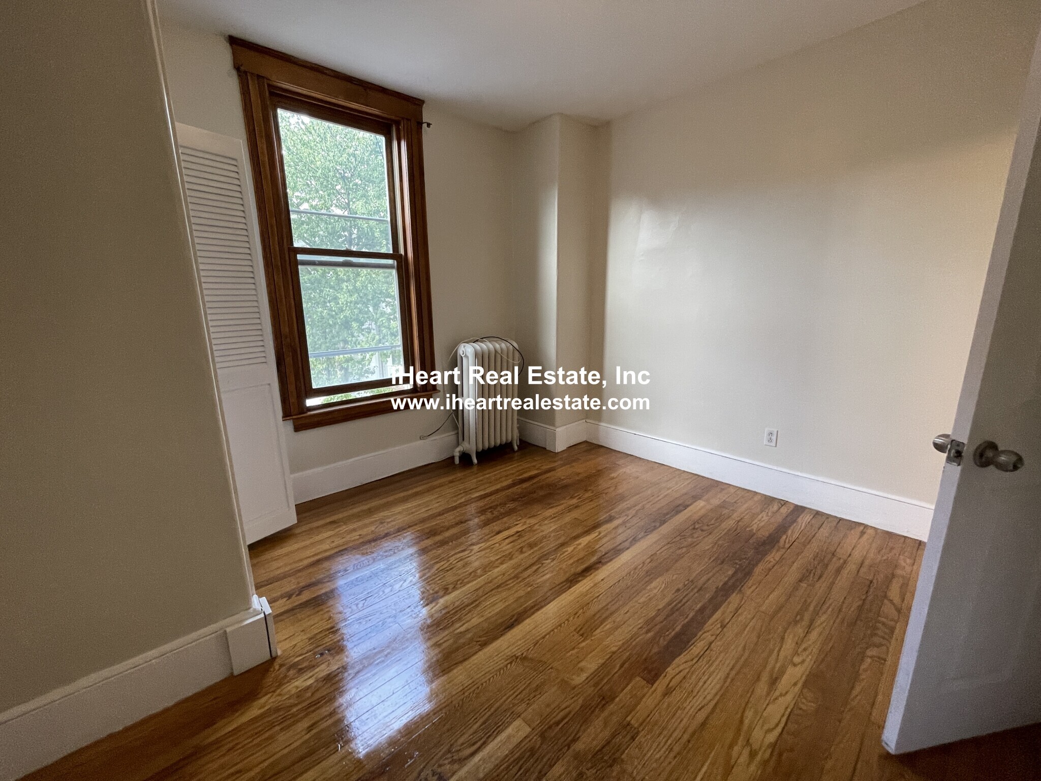 Building Photo - 338 K St