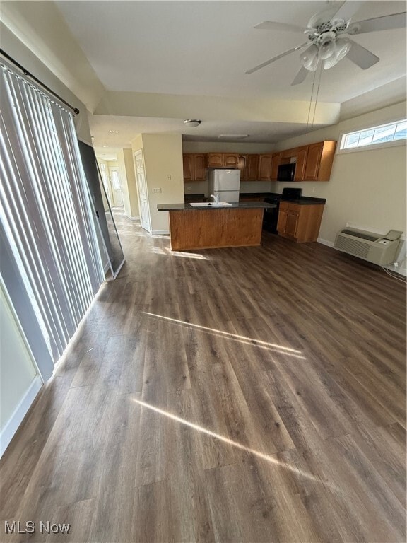 Building Photo - 915 Main St