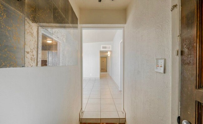 Building Photo - 1710 Betty Cir