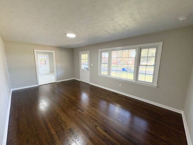 Building Photo - Brick 3 bed 1 bath home