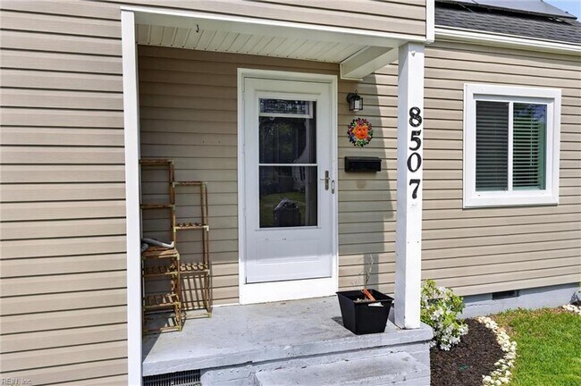 Building Photo - 8507 Chapin St