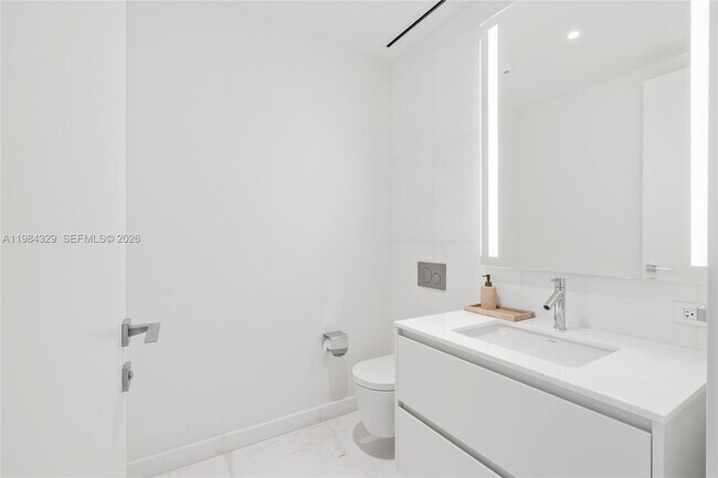 Building Photo - 300 Biscayne Blvd Way