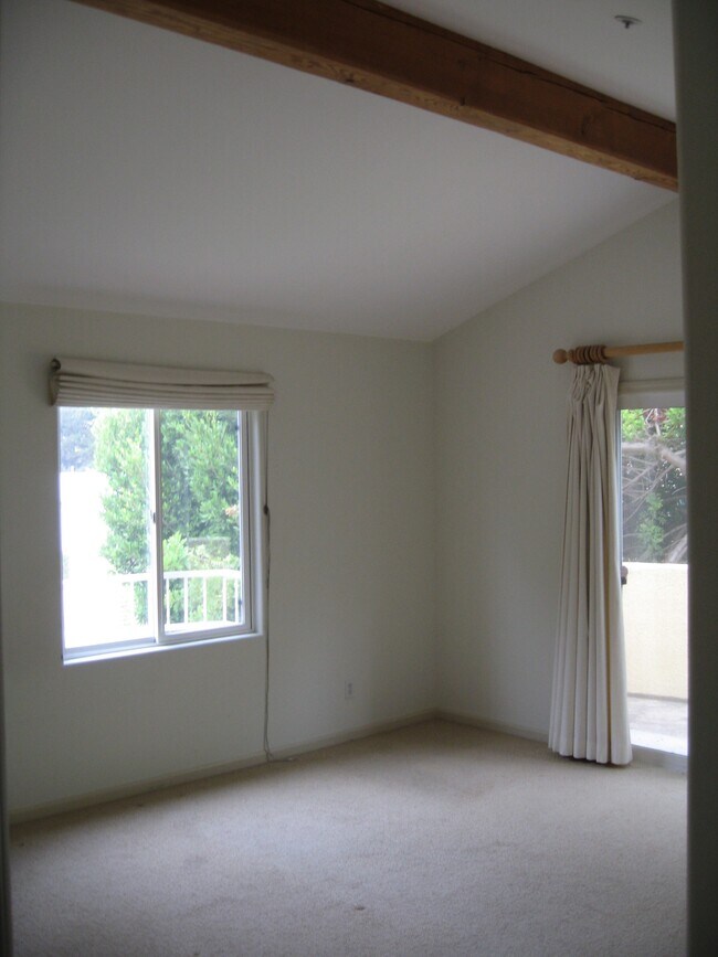Master bedroom - 11869 Marcasel Ct