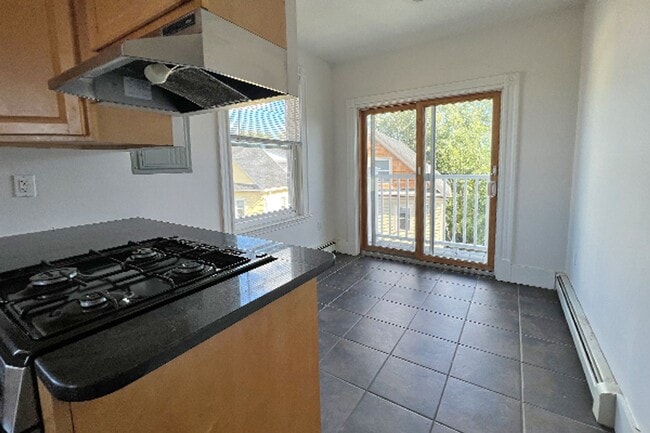 Building Photo - 9/1 Renovated, spacious 4BR/2.5BA w/d in unit!