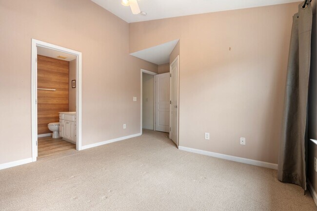 Building Photo - Conveniently located 2-bedroom, 2.5-bathroom home in Morrisville, NC