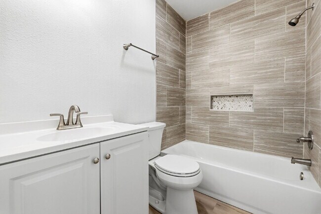 Building Photo - Stunning Fully Remodeled 3 Bed, 2 Bath Home in Conveniently-Located Northglenn!