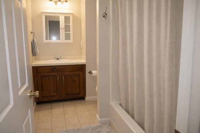 Building Photo - 51 Fords Landing Dr