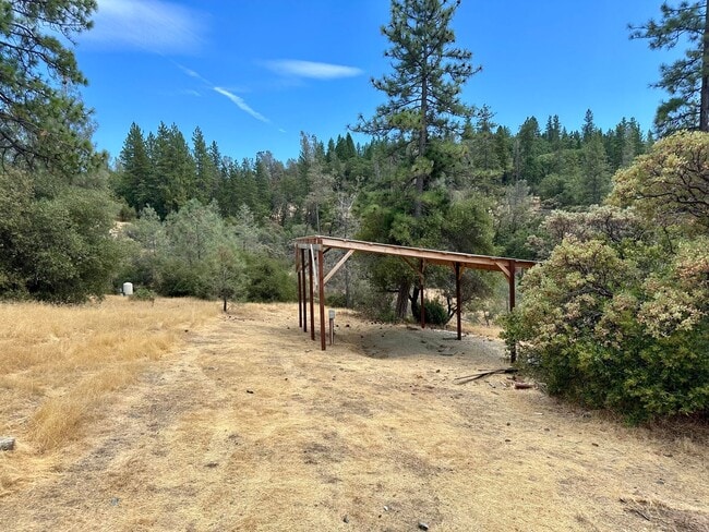 Building Photo - 3 Bedroom 2 Bath nestled in Grass Valley