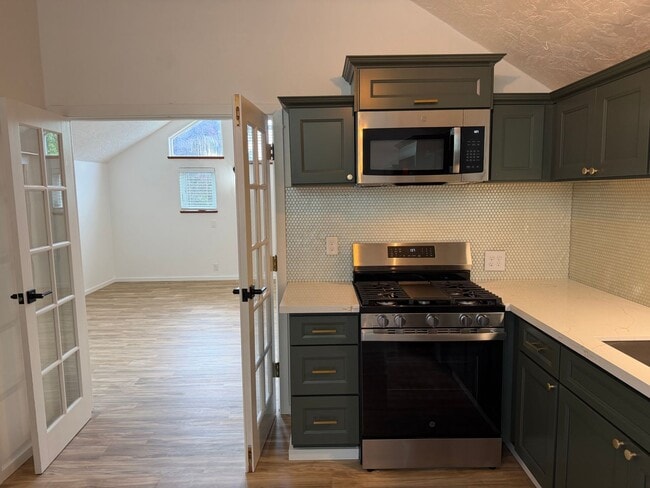 Building Photo - Luxury 1 bedroom 1 bath duplex in a great neighborhood!