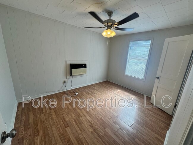 Building Photo - 2233 Lilly St