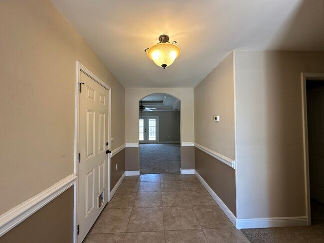 Building Photo - 516 Grand Ridge Dr