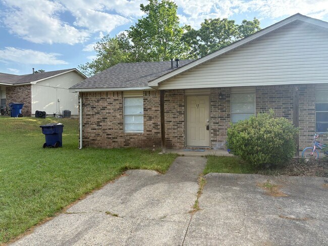 Building Photo - 12 Southland Ct