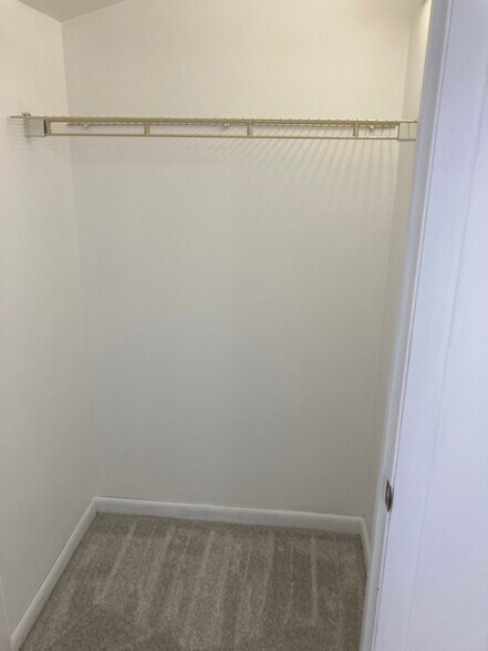 Building Photo - 8 Regency Dr