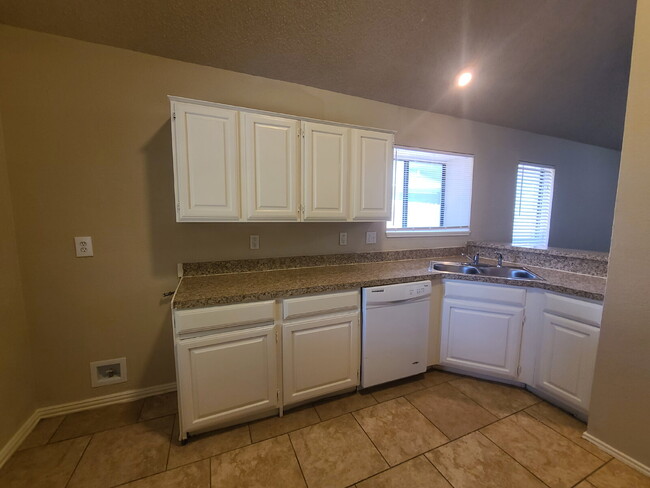 Building Photo - COMING SOON - Cedar Hill: Large 5 Bedroom,...