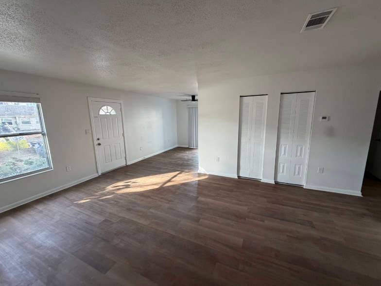 Building Photo - 6226 SW 10th Pl