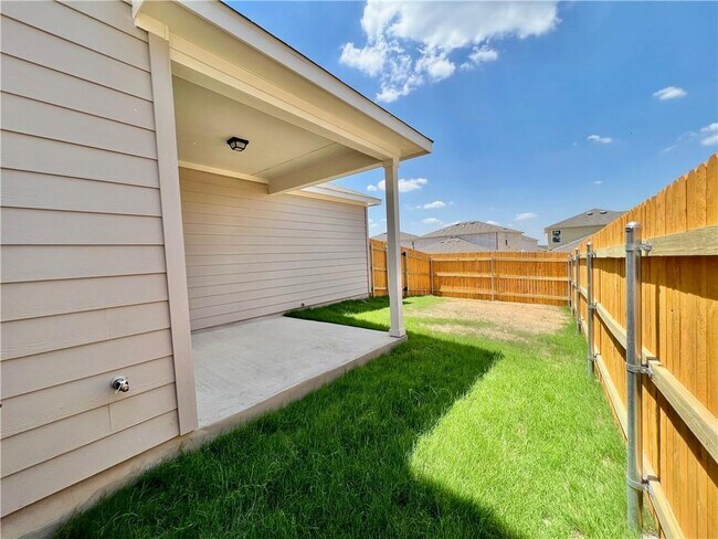 Building Photo - 704 Long Run