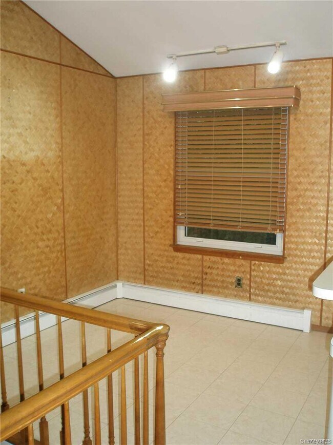 Building Photo - 4924 Express Dr S