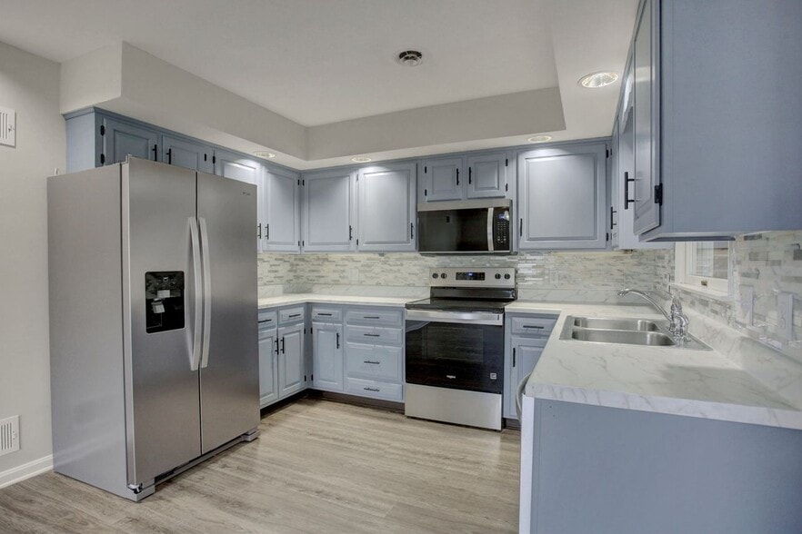 Building Photo - 2367 McCleary Dr