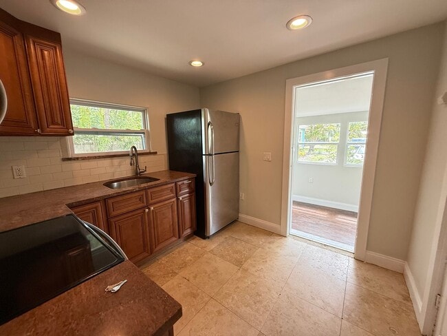 Building Photo - 1 Bedroom 1 Bathroom with WD