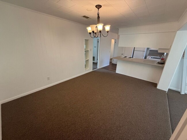 Building Photo - Pensacola - Lakeview - 3 bedroom, 2 bathroom