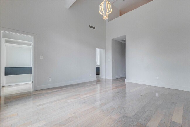 Building Photo - 1222 Marconi St