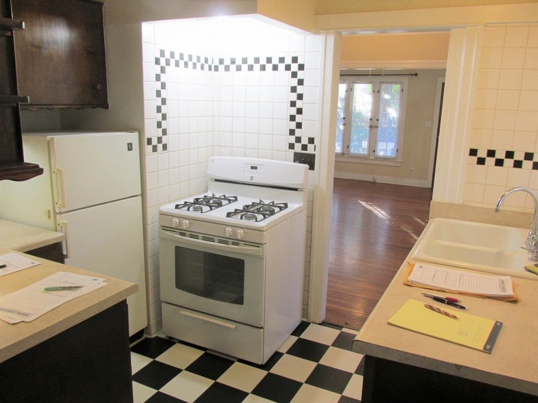Kitchen, looking into reception area - 502 N Vista St