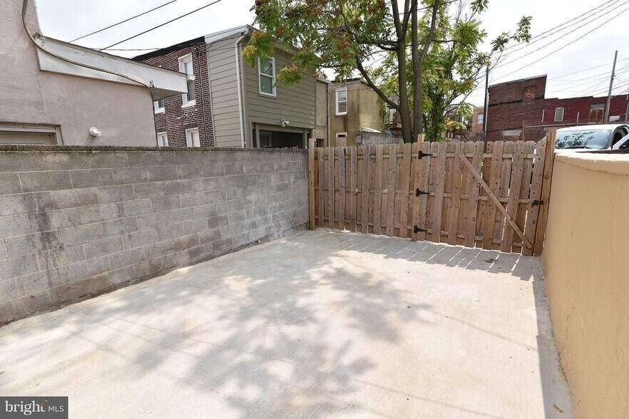 Building Photo - 2213 Orleans St