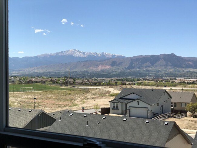 Building Photo - Newer 5bdrm + Office in D20 North Fork Wit...