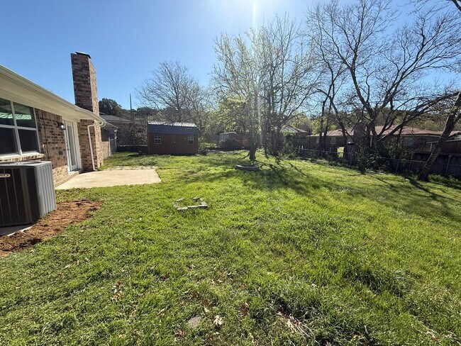 Building Photo - Renovated 3-bedroom house!  Housing accepted!