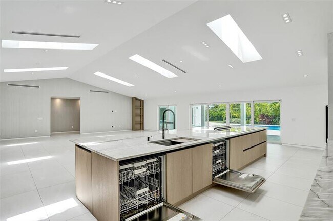 Building Photo - 2800 Banyan Blvd Cir NW
