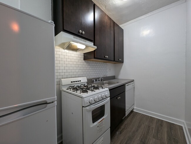 Building Photo - 5417 N Kenmore Ave