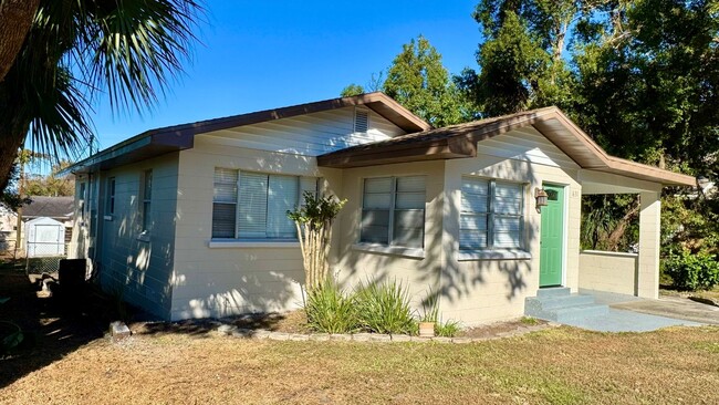 Building Photo - 3 bed / 2.5 bath in Lake Hunter Historic D...