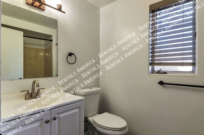 Building Photo - 2118 N Rita Ave