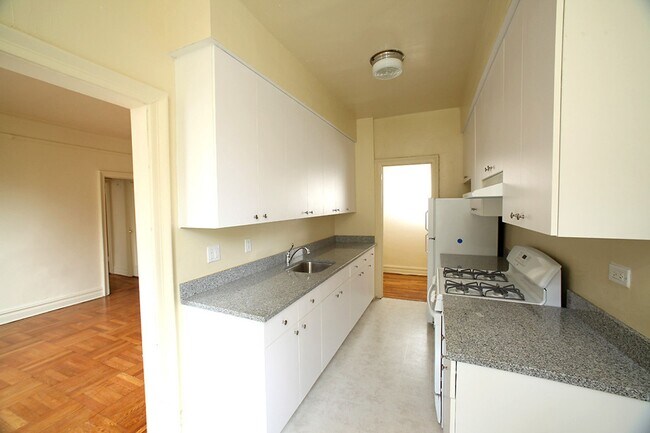 Building Photo - 388 Avenue X