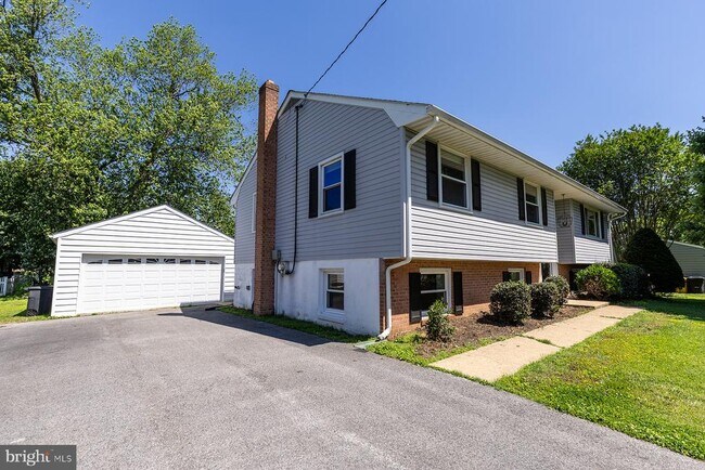 Building Photo - 742 Whitehall Beach Rd