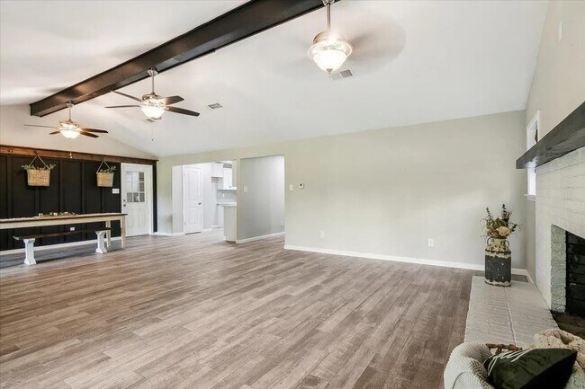 Building Photo - 215 Cypress Bend Dr