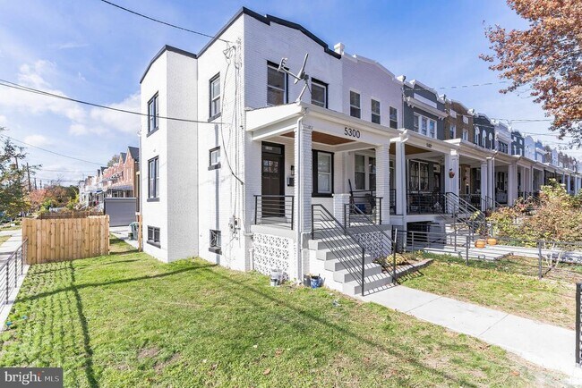 Building Photo - 5300 5th St NW