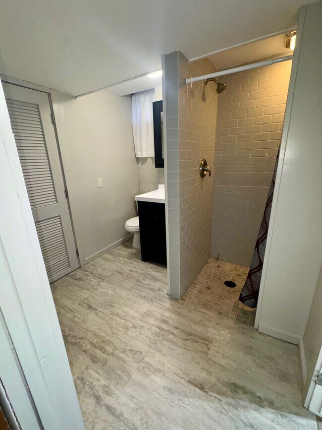 Building Photo - Bright and Spacious 3-Bedroom Home with Flexible Living Space