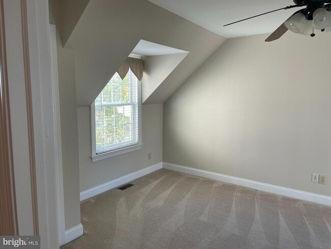 Building Photo - 480 Braceland Dr