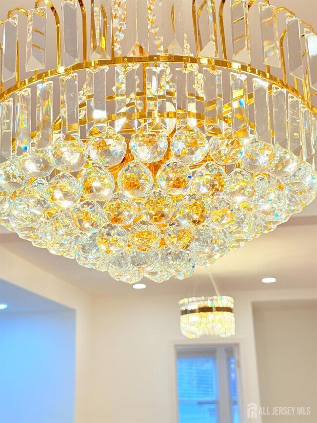 Building Photo - 385 Pierson Ave