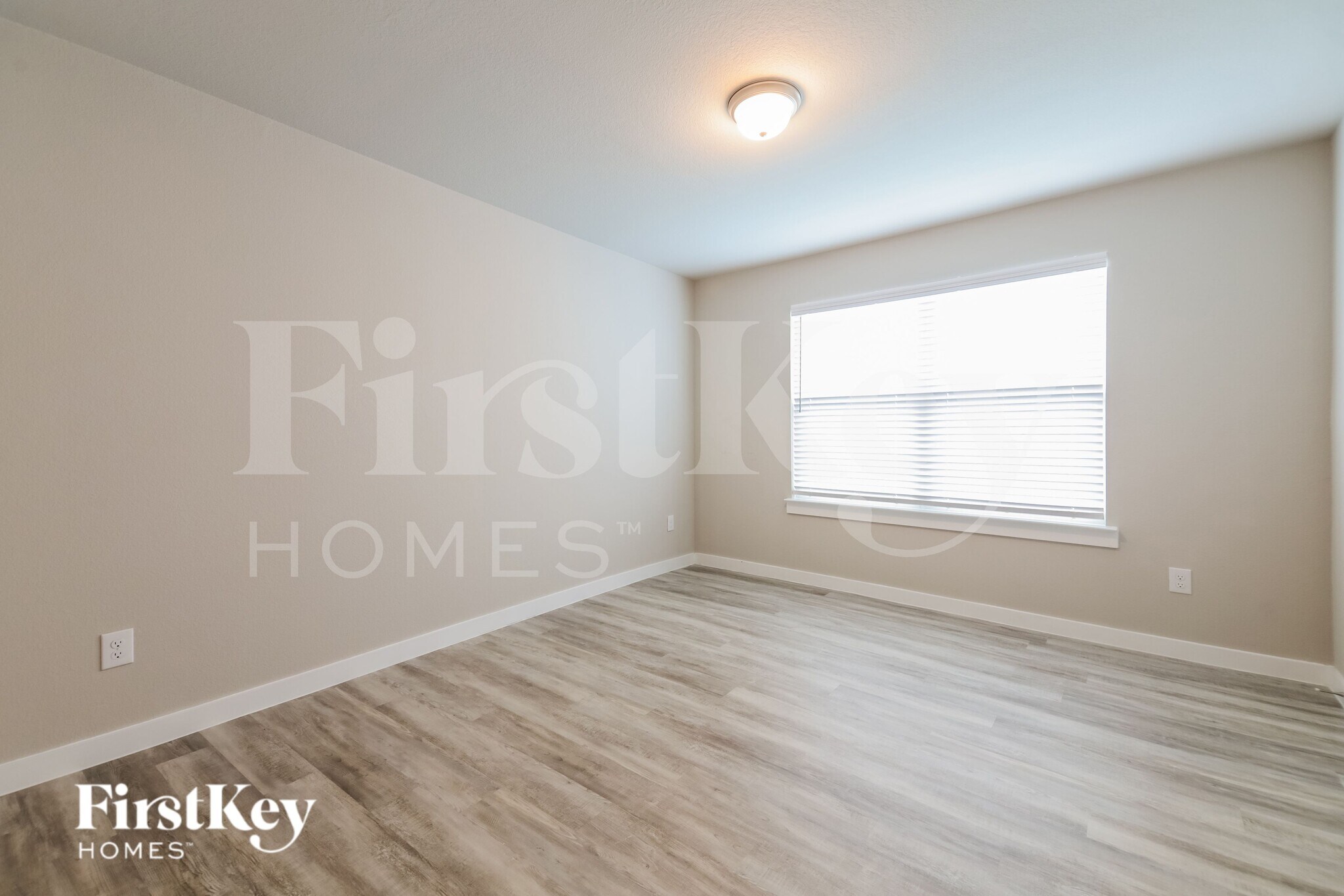 Building Photo - 324 Nima Ln