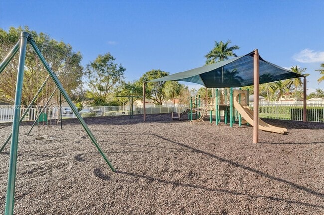 Building Photo - 1978 Madeira Dr