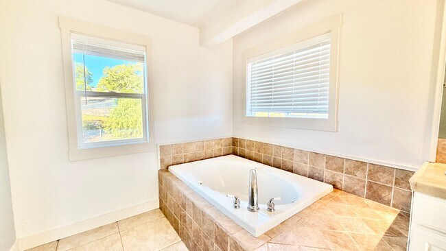 Building Photo - Spacious Two-Story Country Home with Amazi...