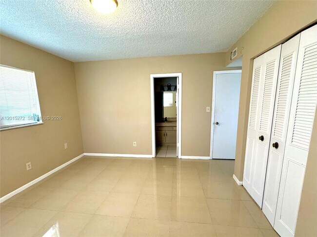 Building Photo - 2500 SW 81st Ave