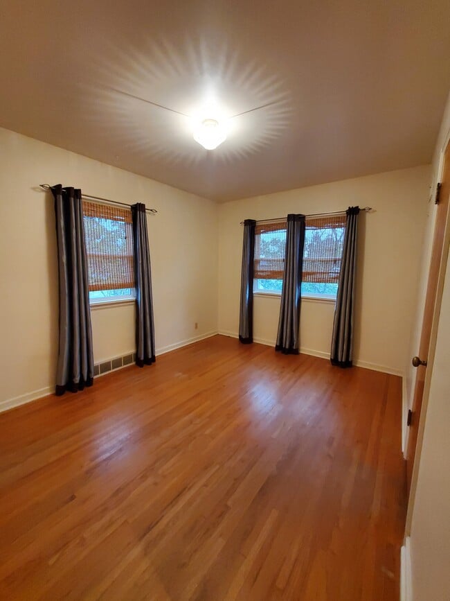 Building Photo - 3408 3rd Ave S