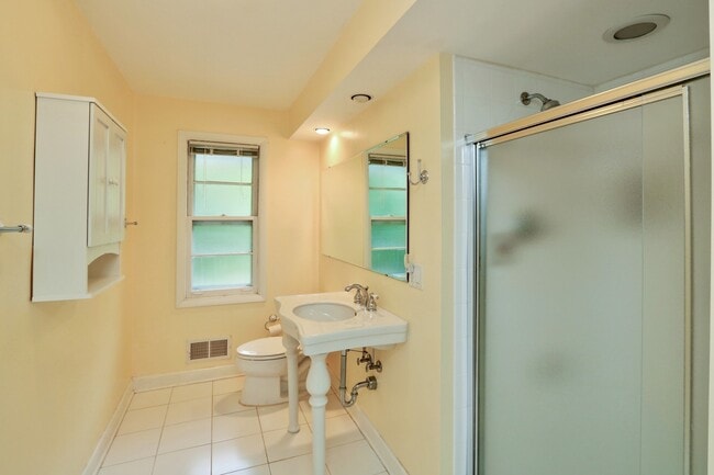 Building Photo - 996 Castlegate Ct