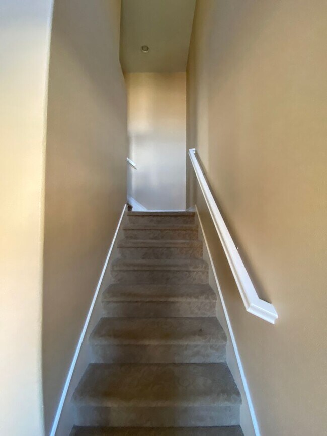 Building Photo - Victoria Gardens Three Bedroom Condo