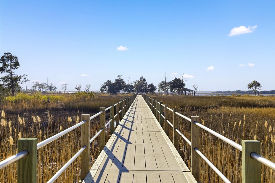 Walkway to the river - 6668 Lemon Ln