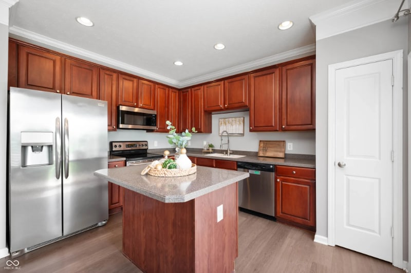Building Photo - 3546 N Golden Gate Dr